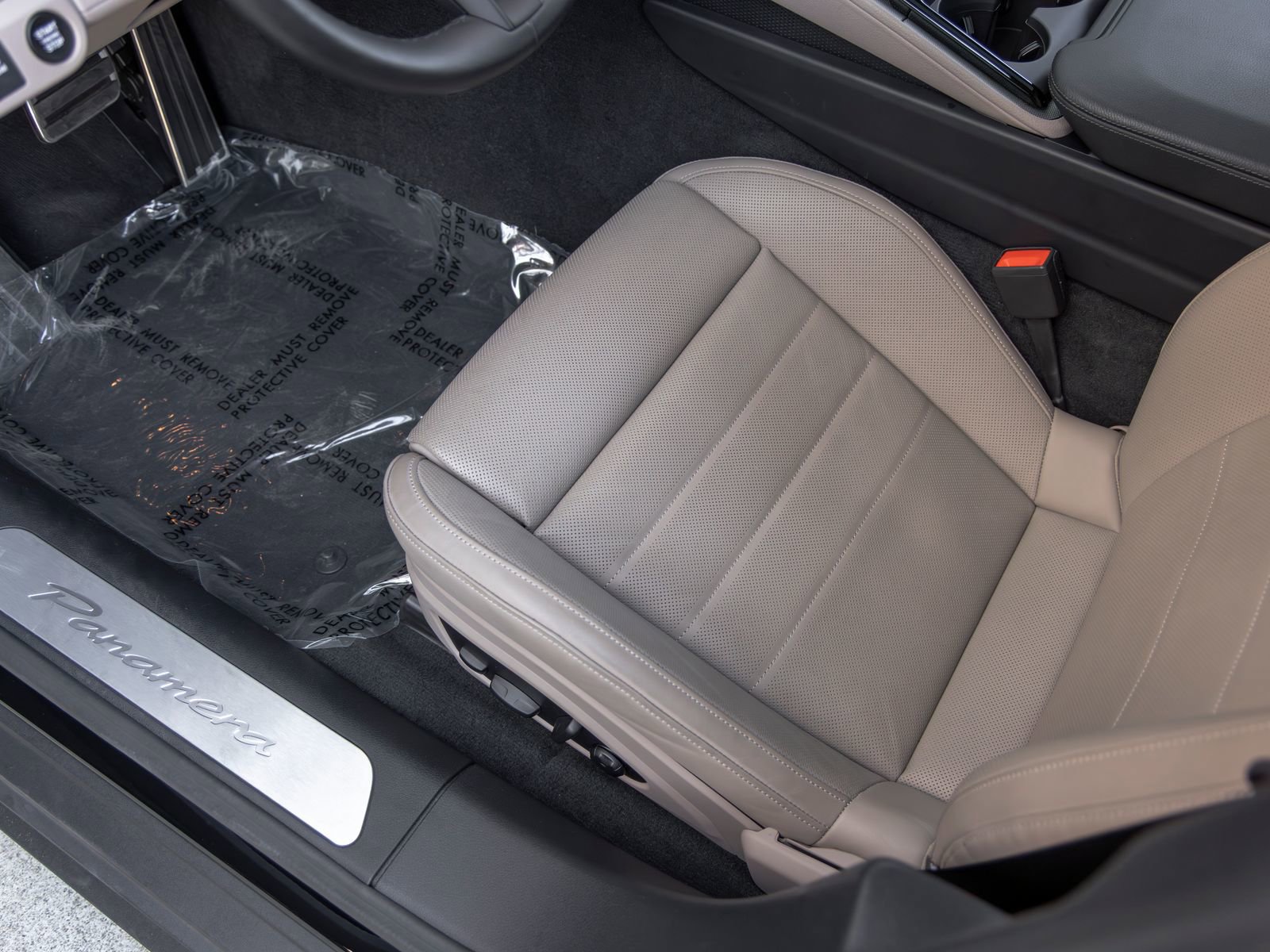 Certified 2025 Porsche Panamera RWD image 26