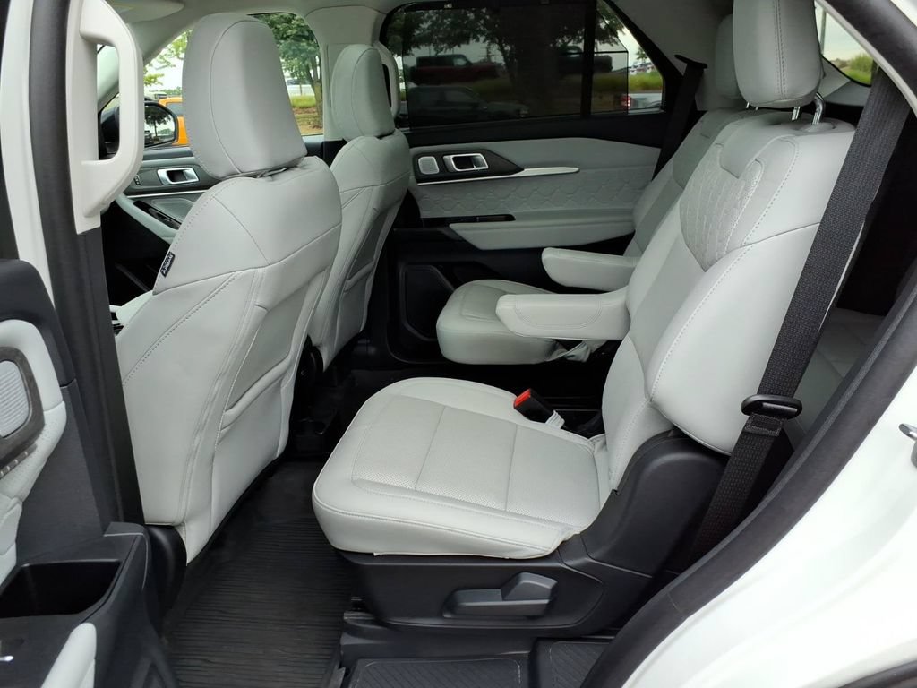 Used 2025 Ford Explorer Platinum w/ Ultimate Package AWD/4WD image 12