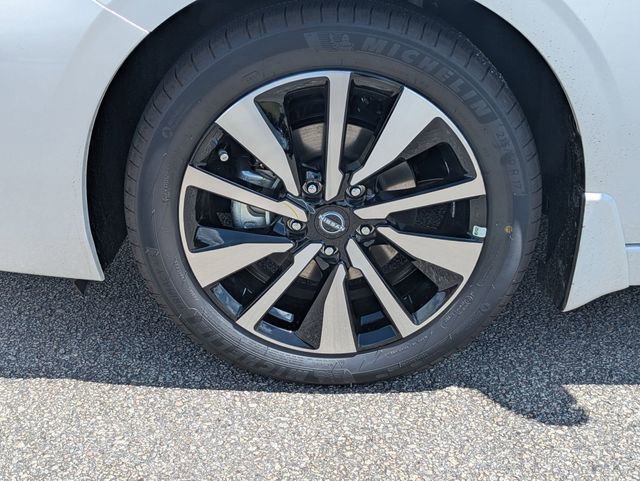 New 2025 Nissan Sentra SV w/ SV Premium Package FWD image 10