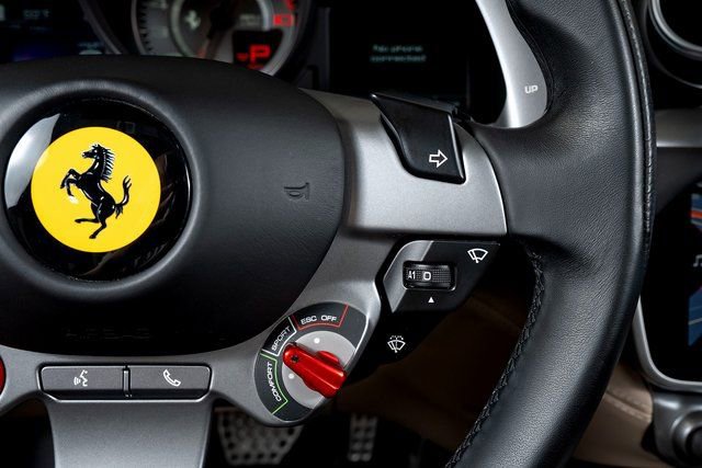 Certified 2019 Ferrari Portofino image 38