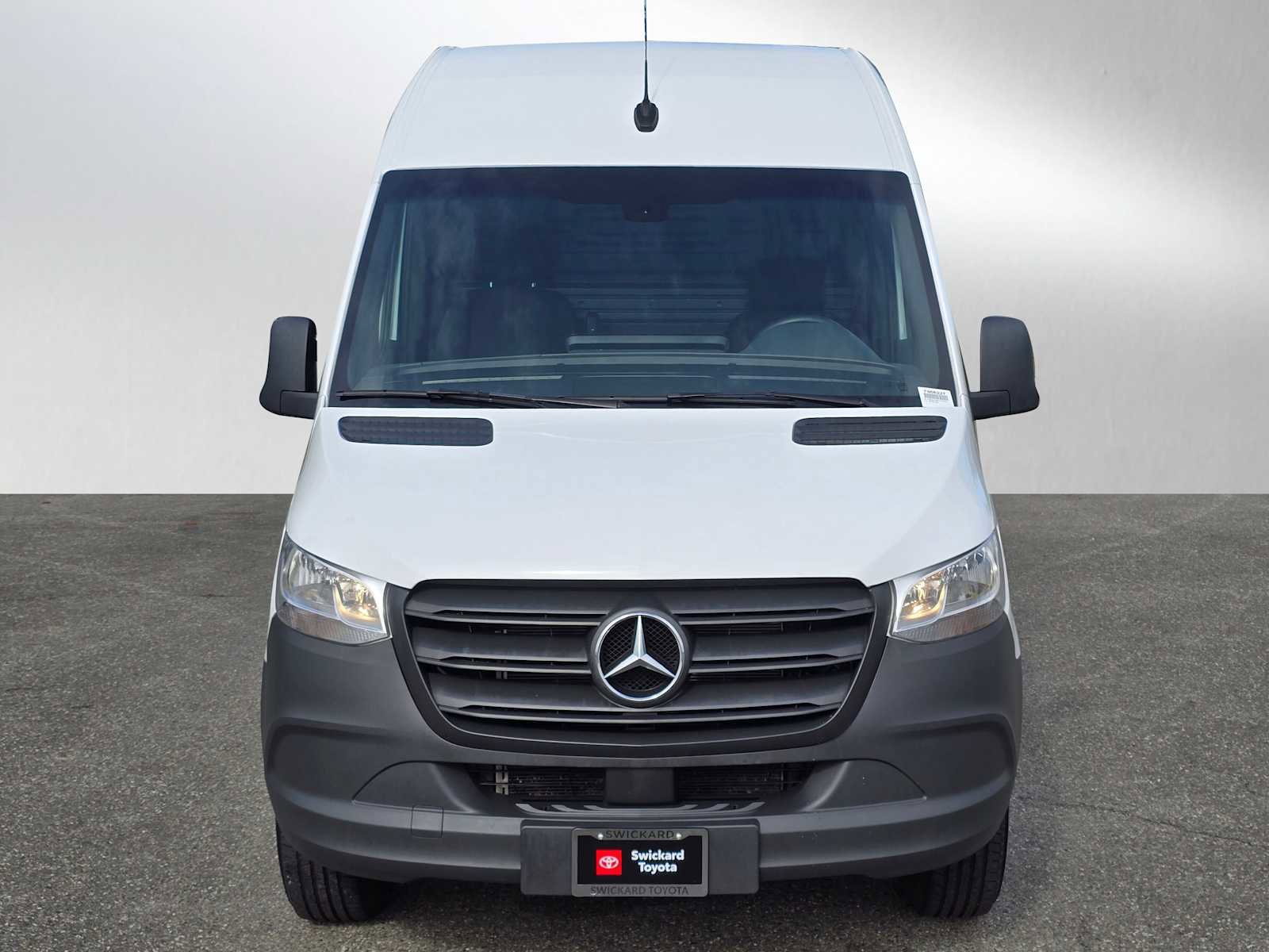 Used 2024 Mercedes-Benz Sprinter 2500 image 2