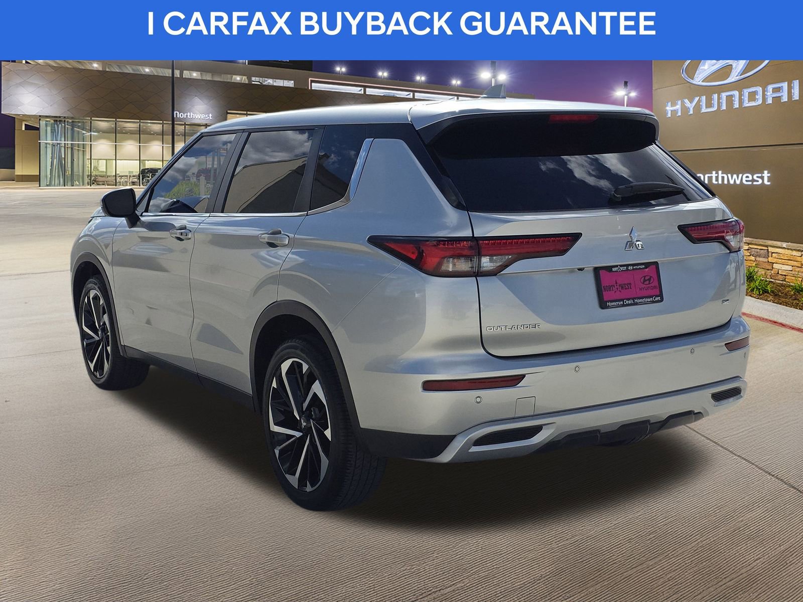 Used 2024 Mitsubishi Outlander SE image 9