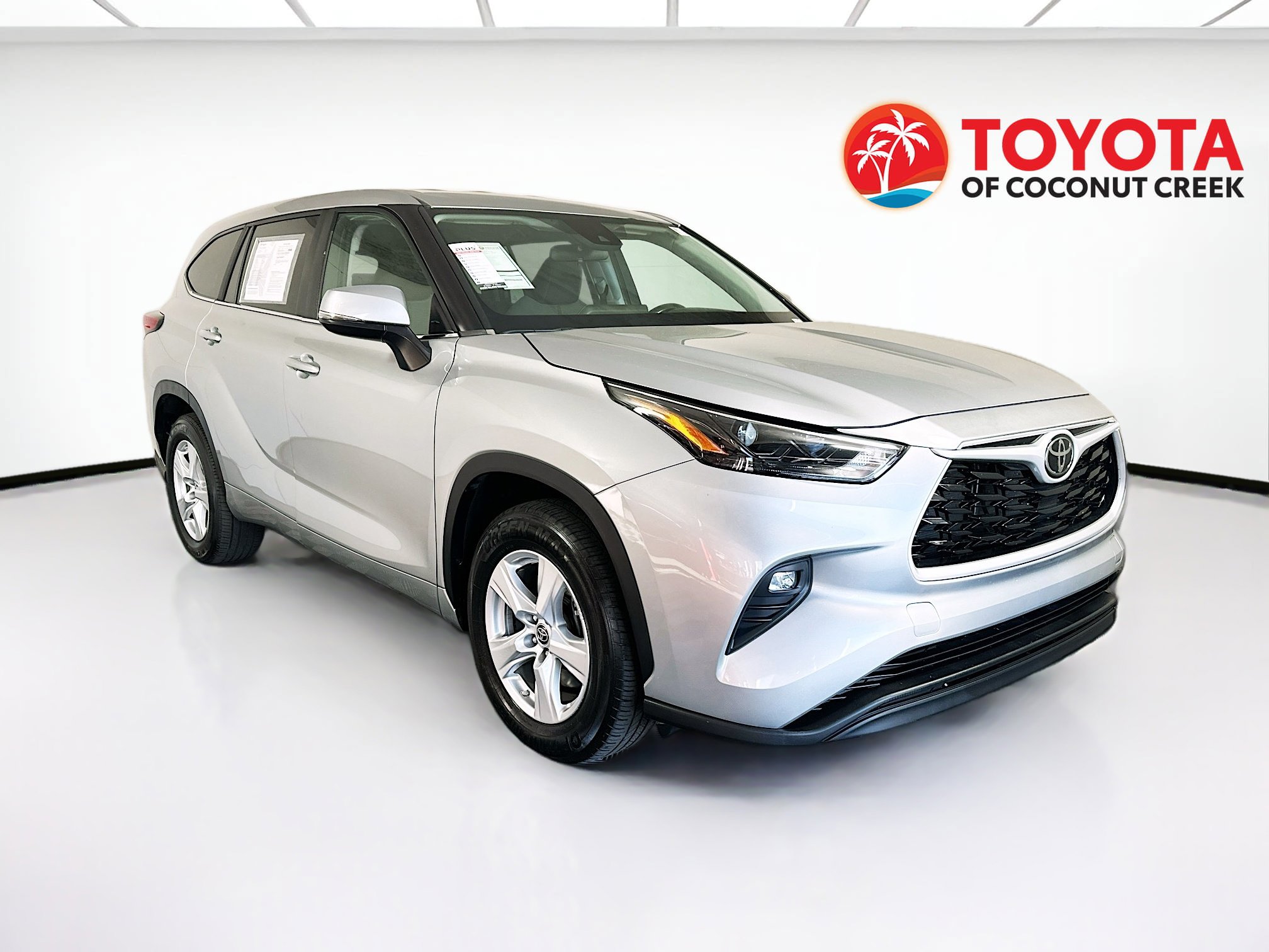 Used 2023 Toyota Highlander LE