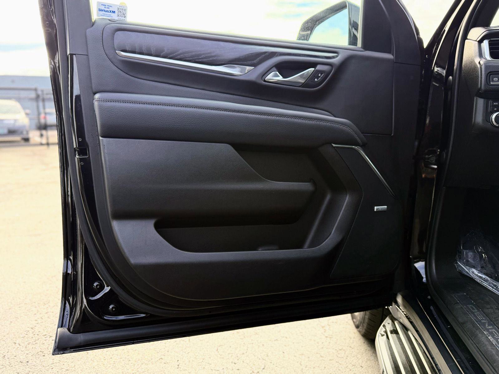 Used 2021 GMC Yukon XL Denali image 10