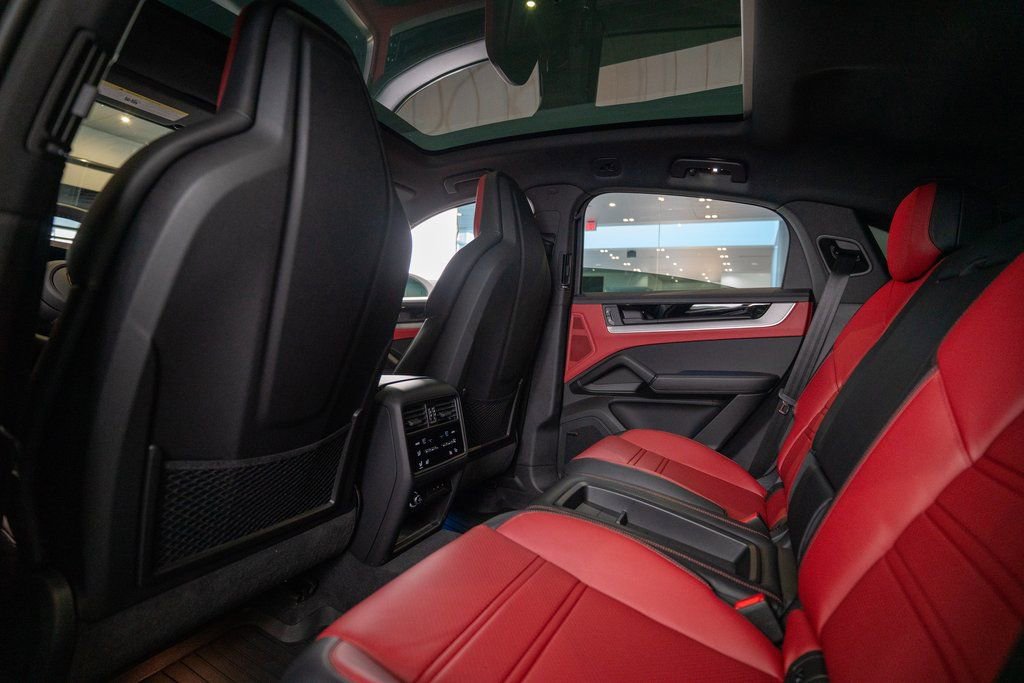 New 2025 Porsche Cayenne Coupe image 38