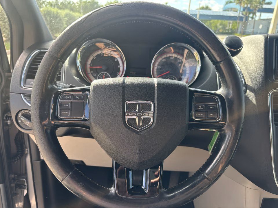 Used 2019 Dodge Grand Caravan SXT FWD image 14