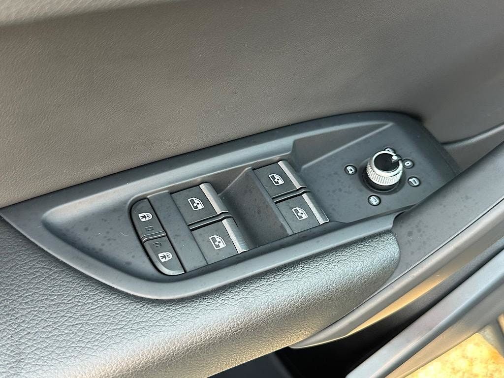 Used 2023 Audi Q5 2.0T Premium w/ Convenience Package AWD/4WD image 14