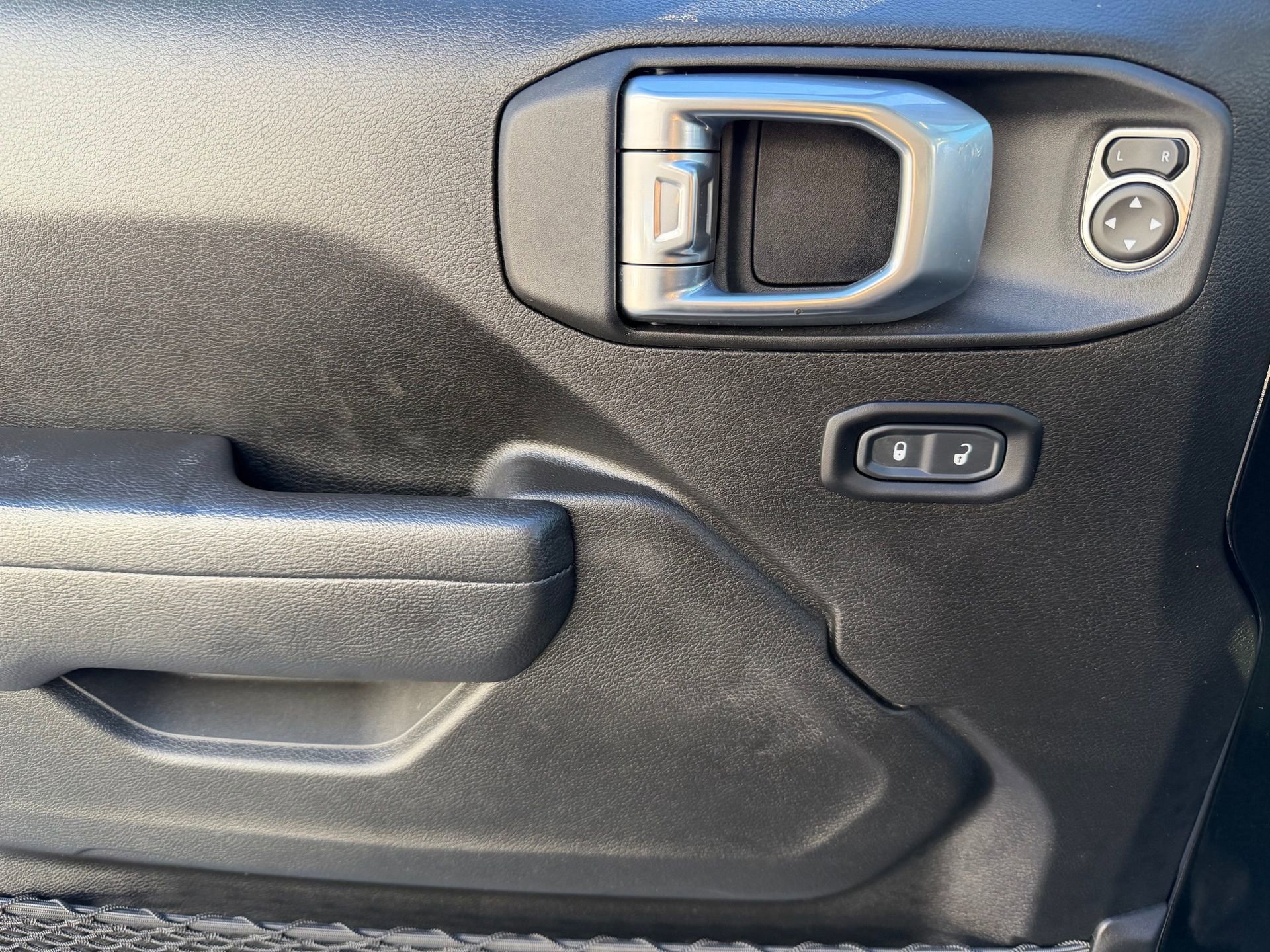 Used 2023 Jeep Wrangler Unlimited Rubicon 4xe image 38