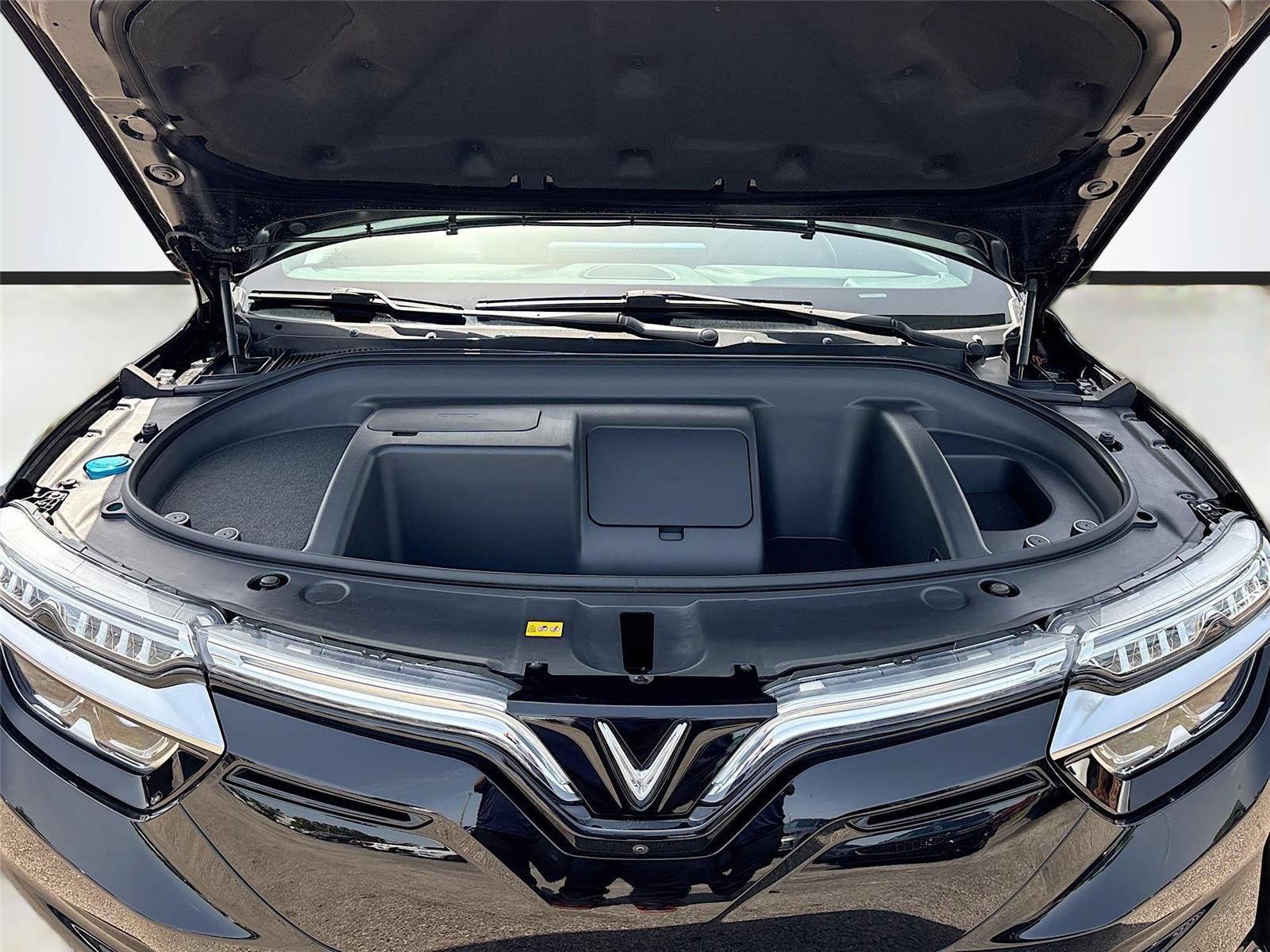 New 2025 VinFast VF 8 Plus AWD/4WD image 30