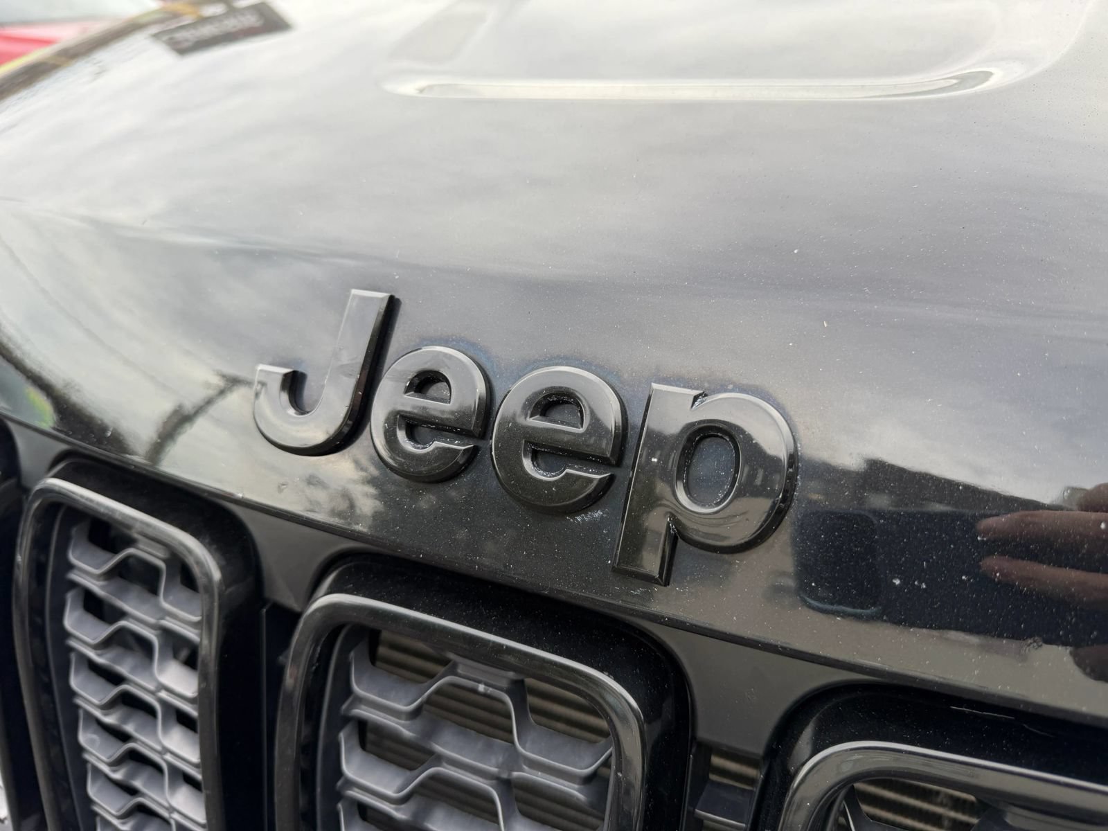 Used 2019 Jeep Grand Cherokee Altitude AWD/4WD image 11