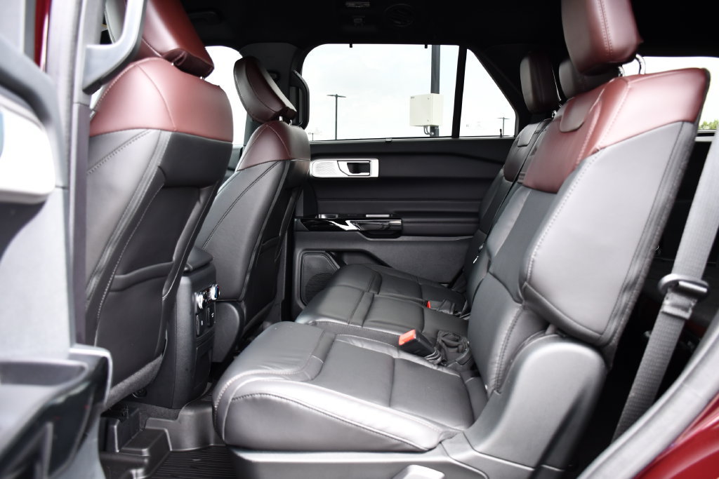 Used 2023 Ford Explorer Platinum w/ Technology Package AWD/4WD image 21