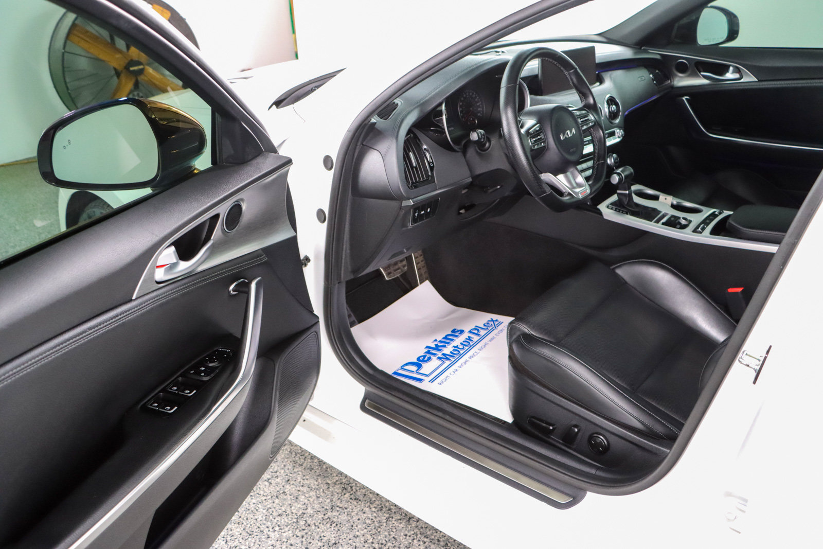 Used 2022 Kia Stinger GT1 RWD image 3