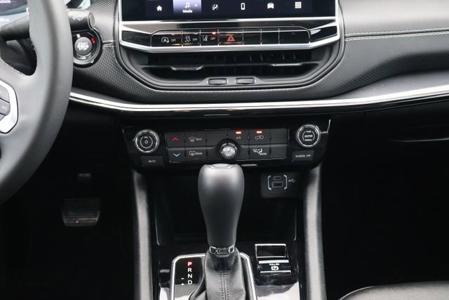 Used 2024 Jeep Compass Latitude w/ Altitude Special Edition image 13