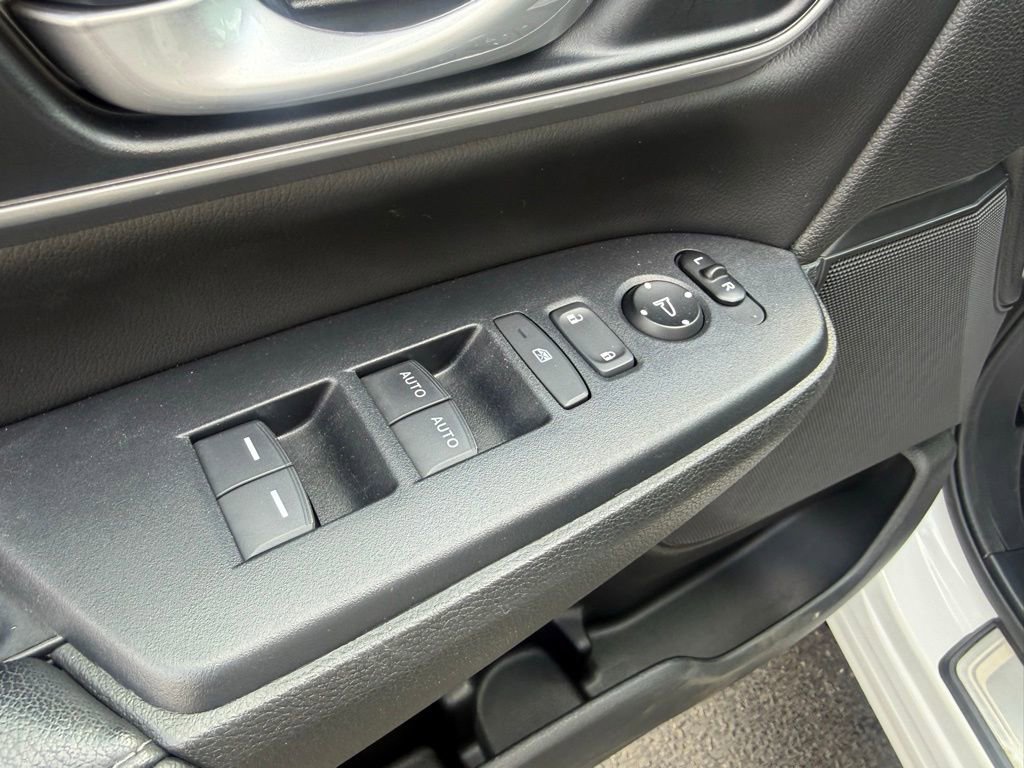 Used 2020 Honda CR-V Touring image 11
