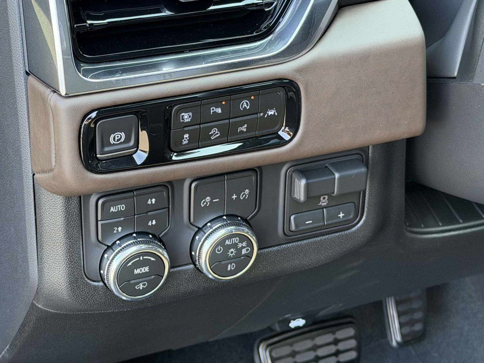 New 2026 GMC Yukon Denali Ultimate AWD/4WD image 19