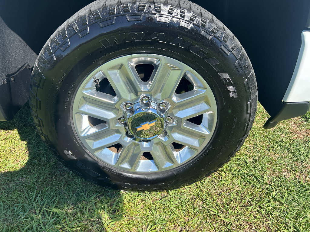 Used 2025 Chevrolet Silverado 2500 High Country w/ High Country Premium Package AWD/4WD image 38