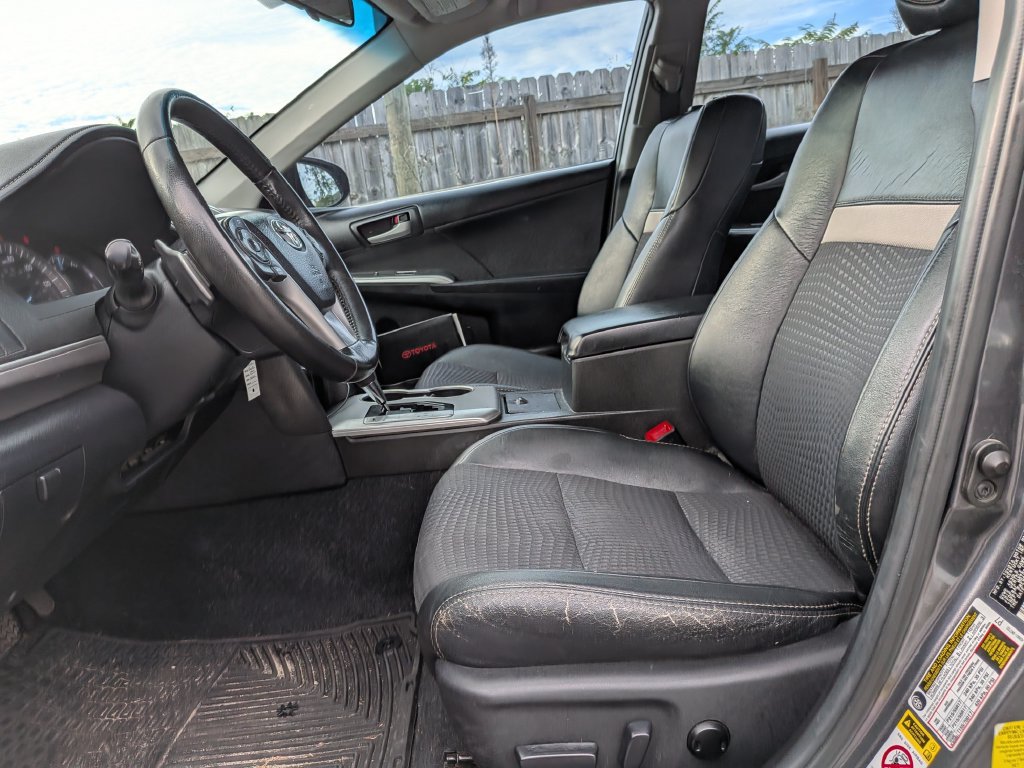Used 2012 Toyota Camry SE FWD image 10