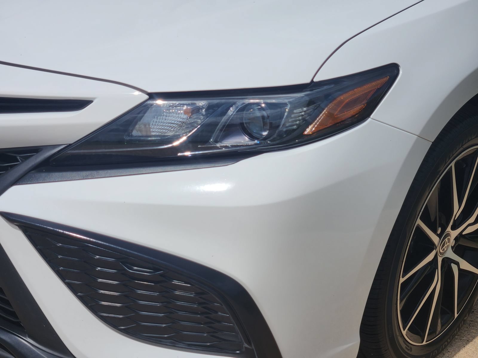 Used 2023 Toyota Camry SE w/ Convenience Package FWD image 9