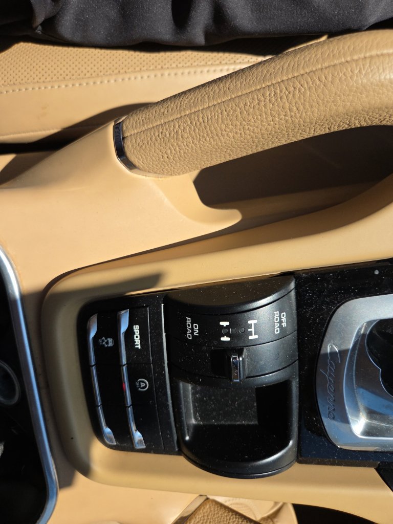 Used 2014 Porsche Cayenne AWD/4WD image 19