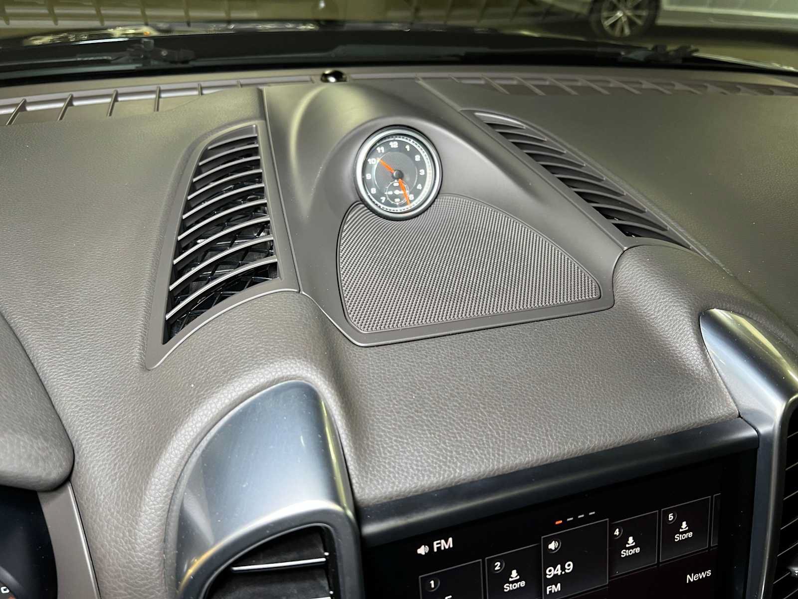 Used 2018 Porsche Cayenne AWD/4WD image 34