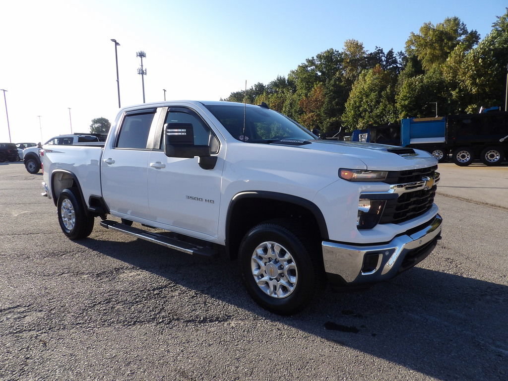 Used 2025 Chevrolet Silverado 3500 LT w/ Safety Package AWD/4WD image 10