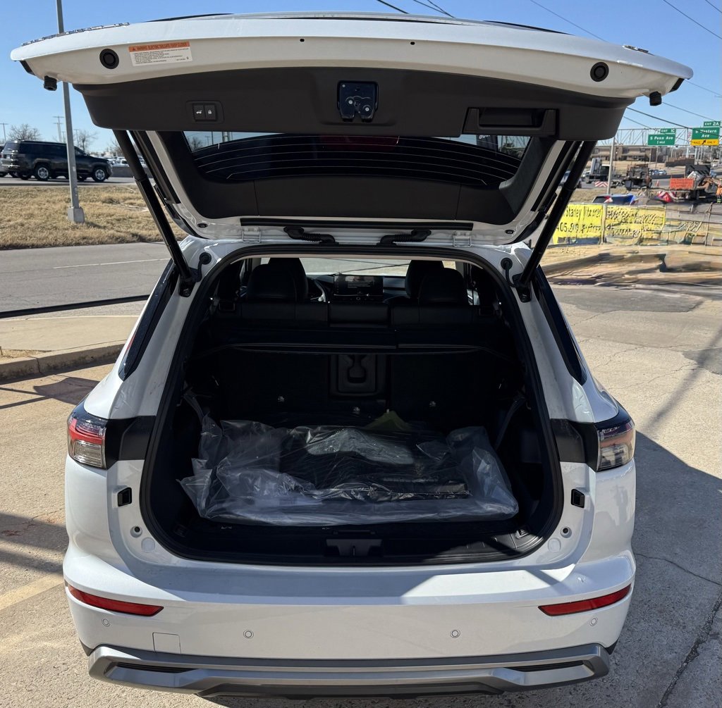 New 2026 Mitsubishi Outlander SE image 7