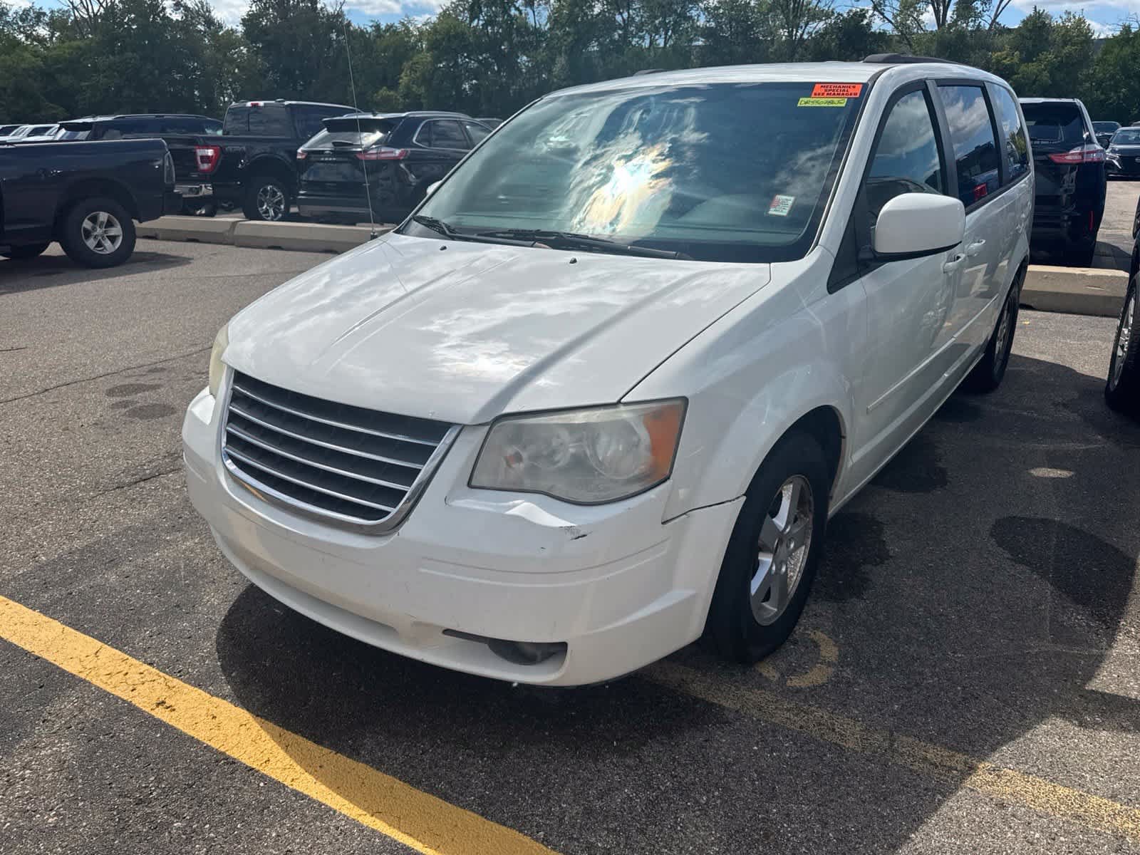 Used 2013 Dodge Grand Caravan SXT FWD image 2