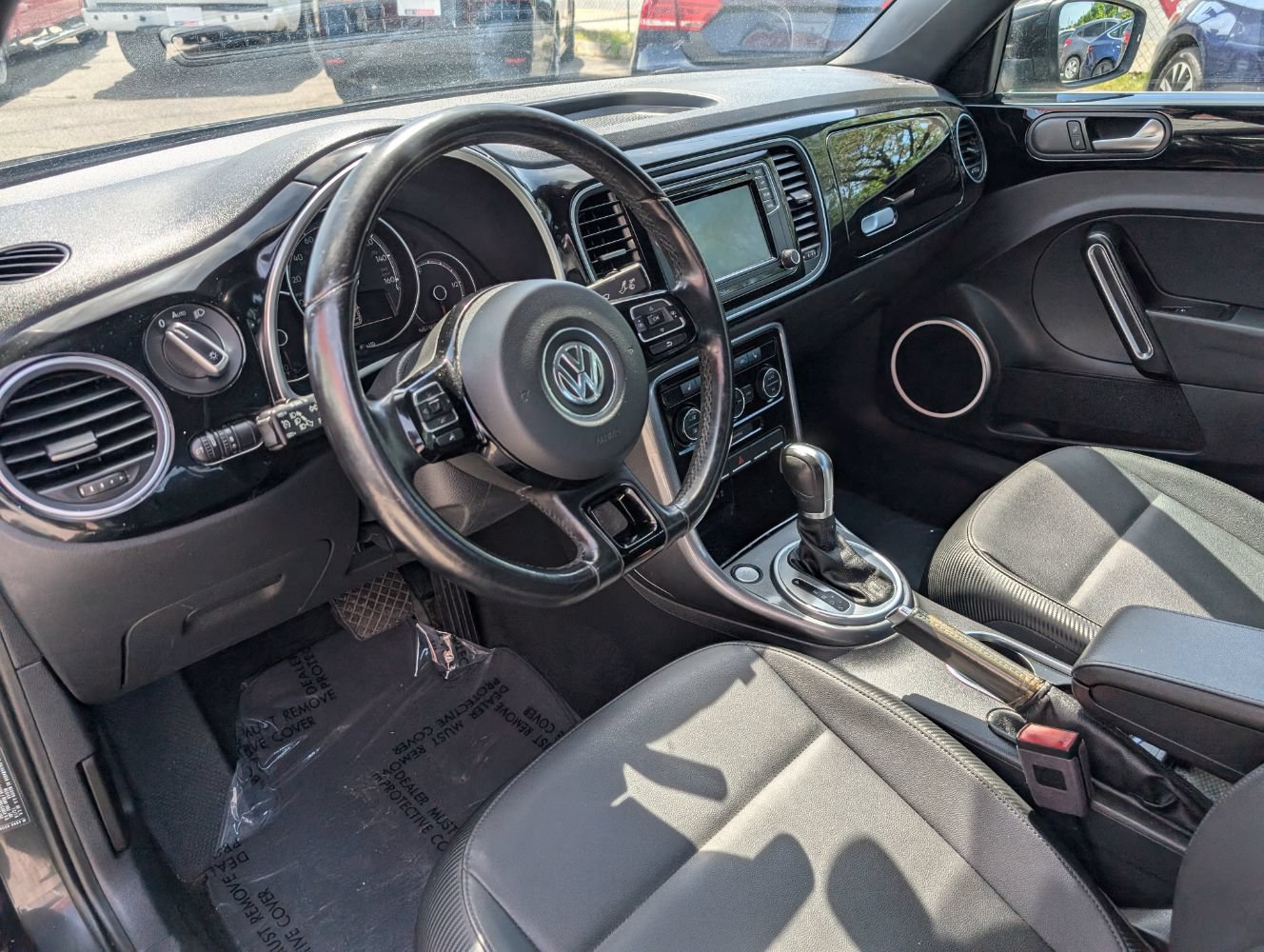 Used 2019 Volkswagen Beetle 2.0T SE FWD image 12