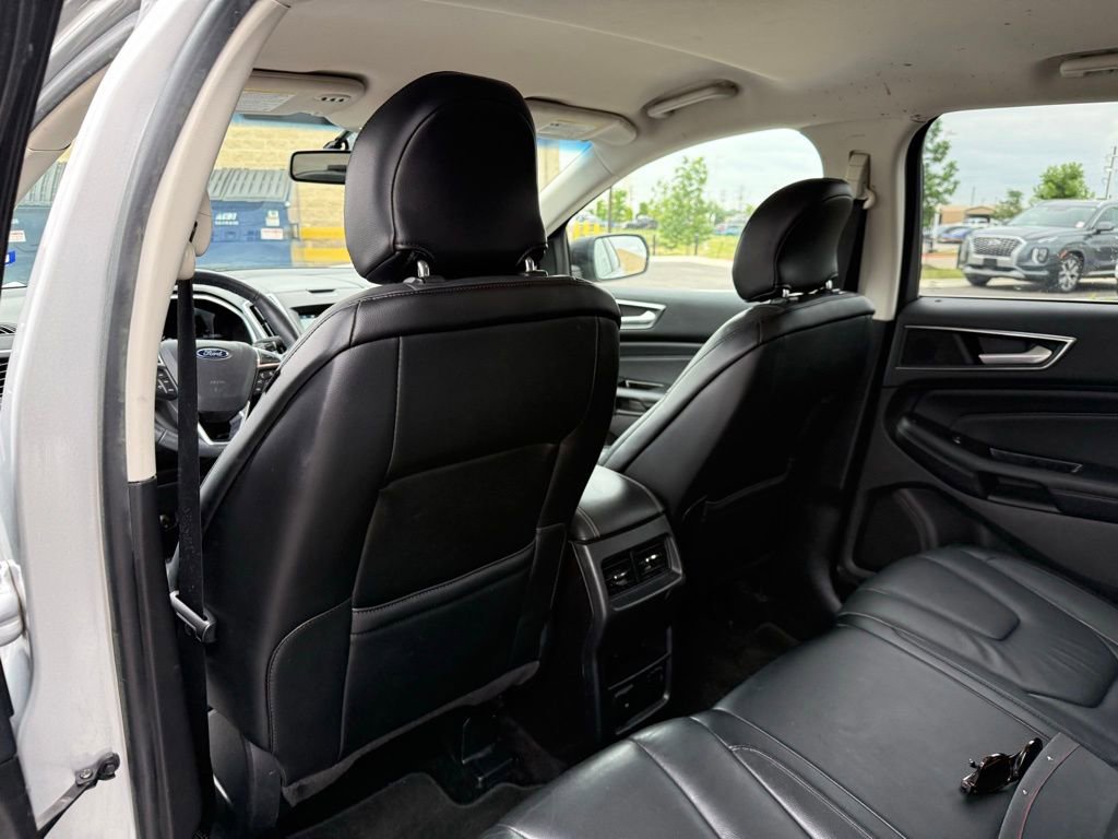 Used 2017 Ford Edge Titanium w/ Technology Package FWD image 9