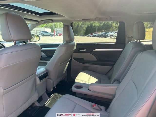 Used 2016 Toyota Highlander XLE FWD image 16