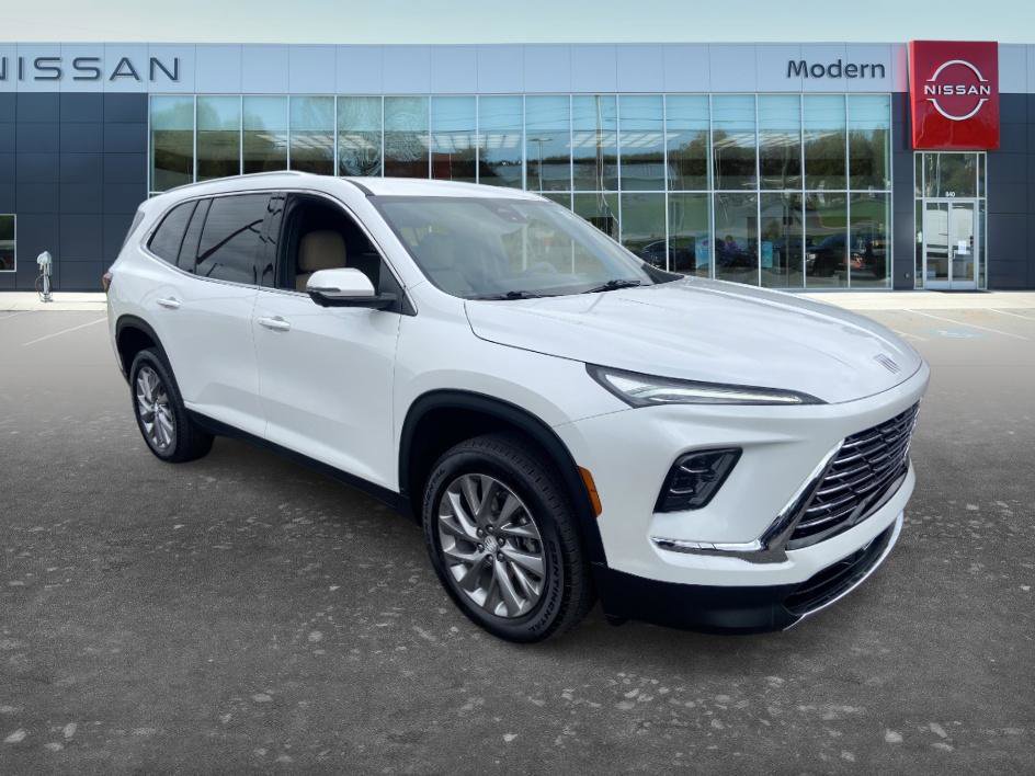 Used 2025 Buick Enclave Preferred w/ Power Package FWD image 3