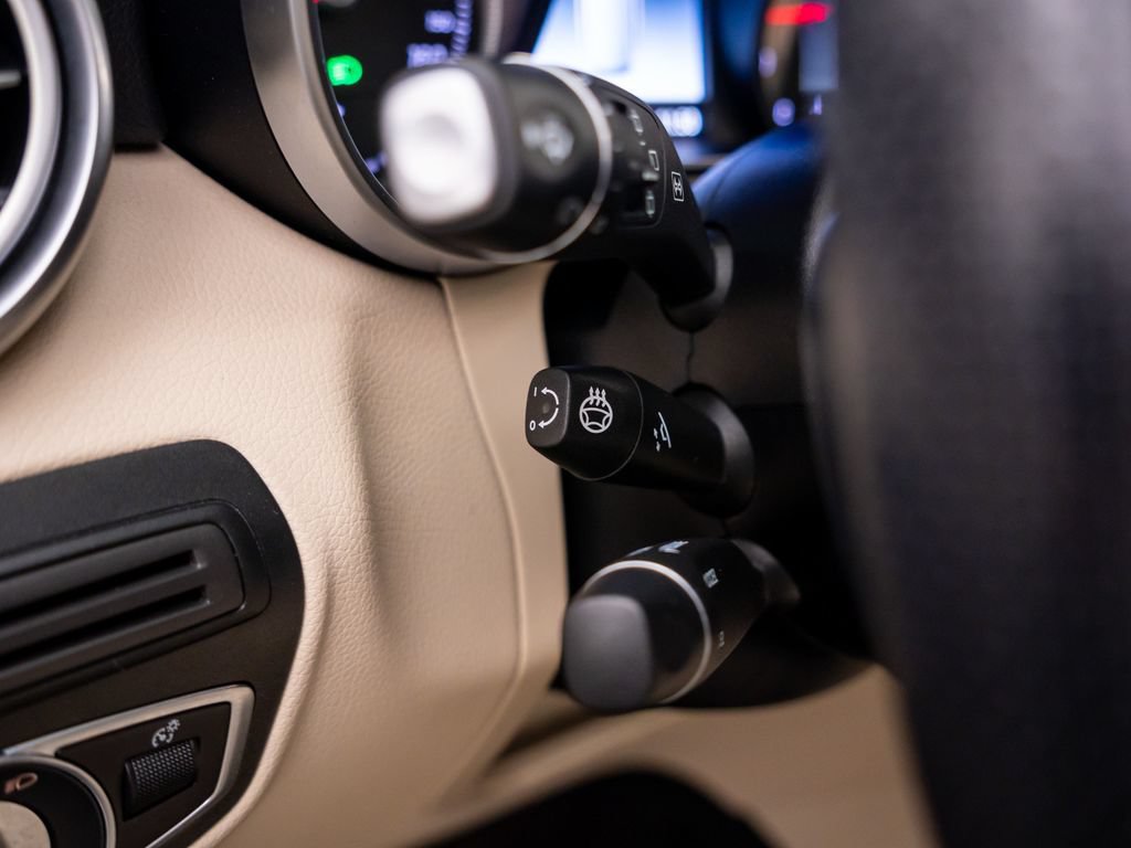 Used 2019 Mercedes-Benz GLC 300 4MATIC image 21