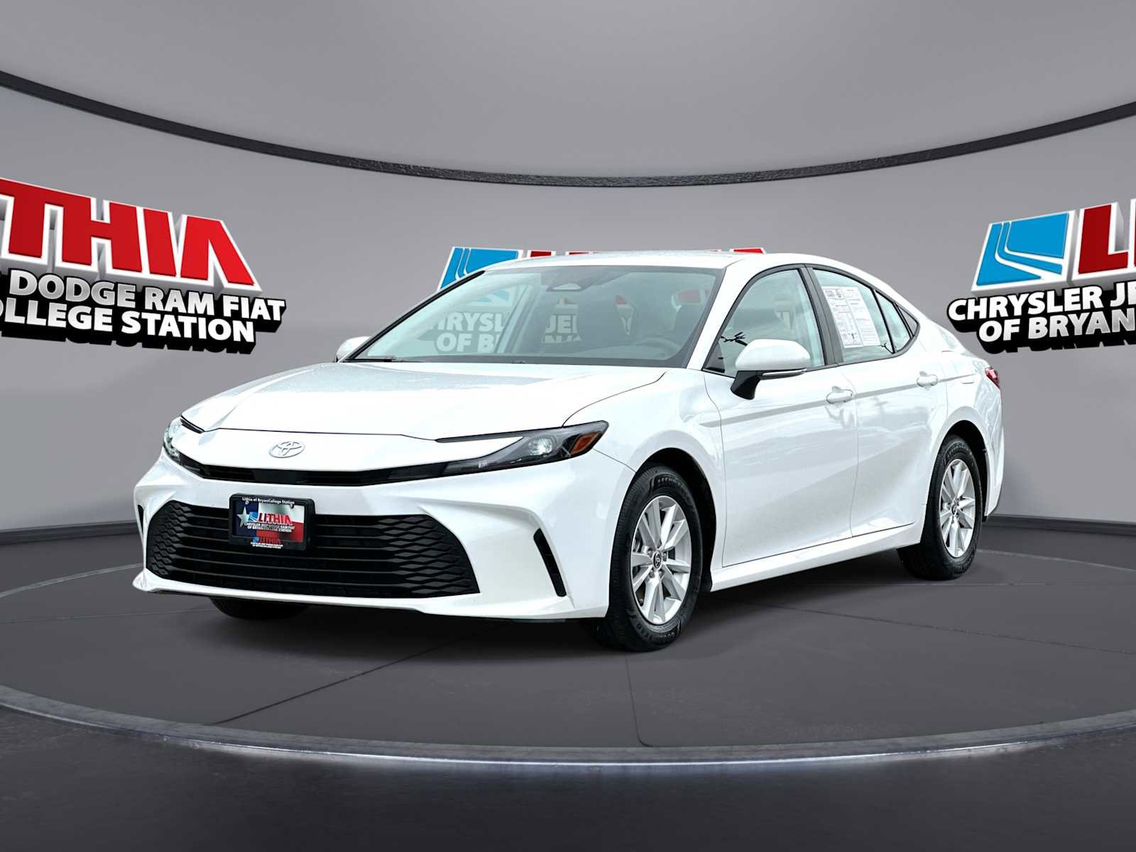 Used 2025 Toyota Camry LE image 1