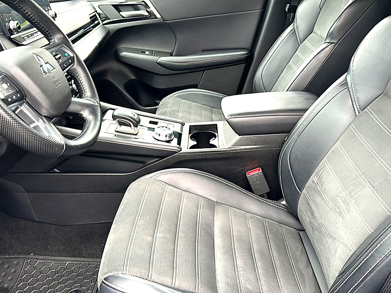 Used 2024 Mitsubishi Outlander SE FWD image 13
