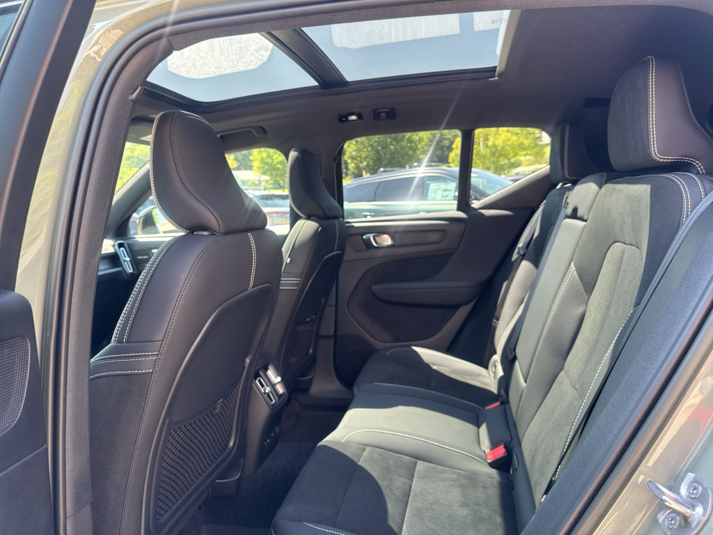 Used 2023 Volvo XC40 Recharge Ultimate w/ Protection Package Premier AWD/4WD image 14