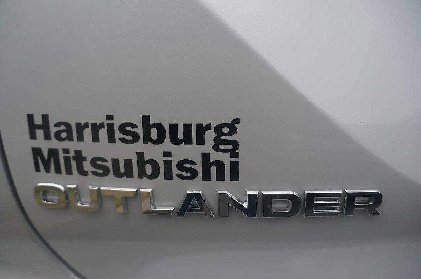New 2025 Mitsubishi Outlander SE image 13