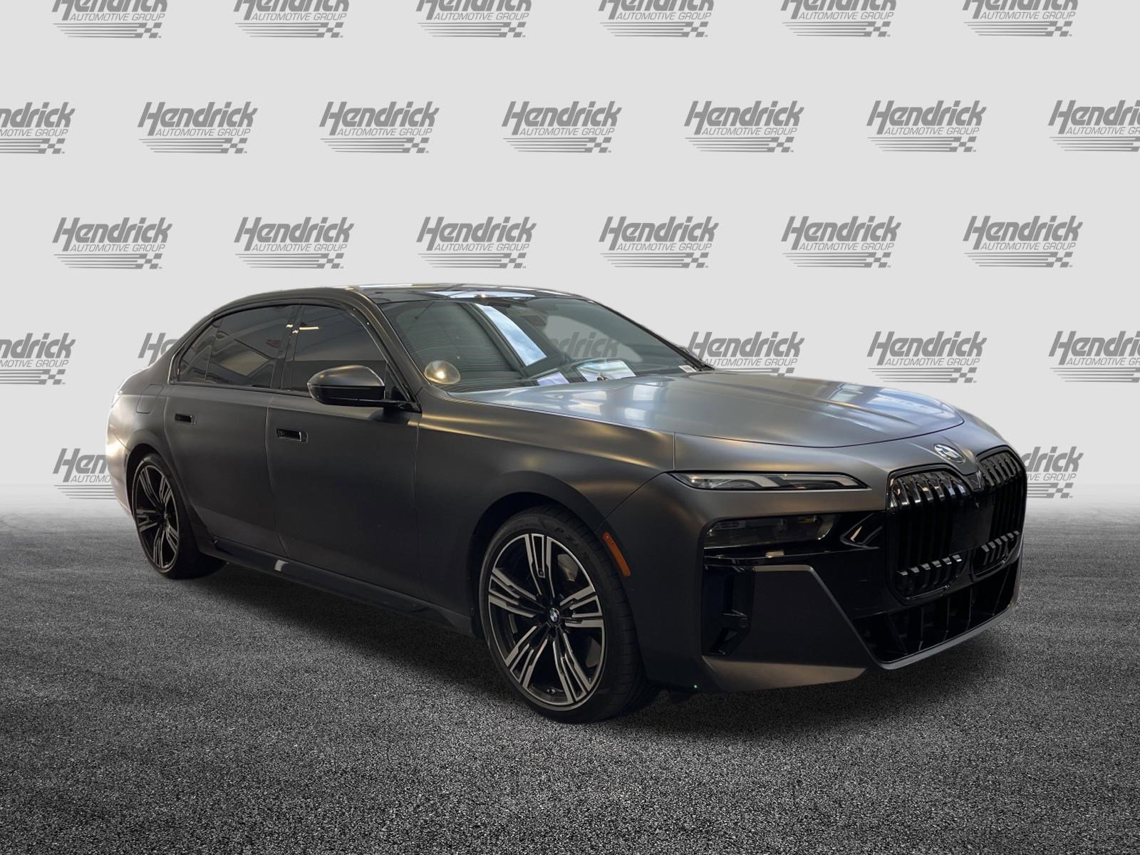 Used 2023 BMW 740i RWD image 2