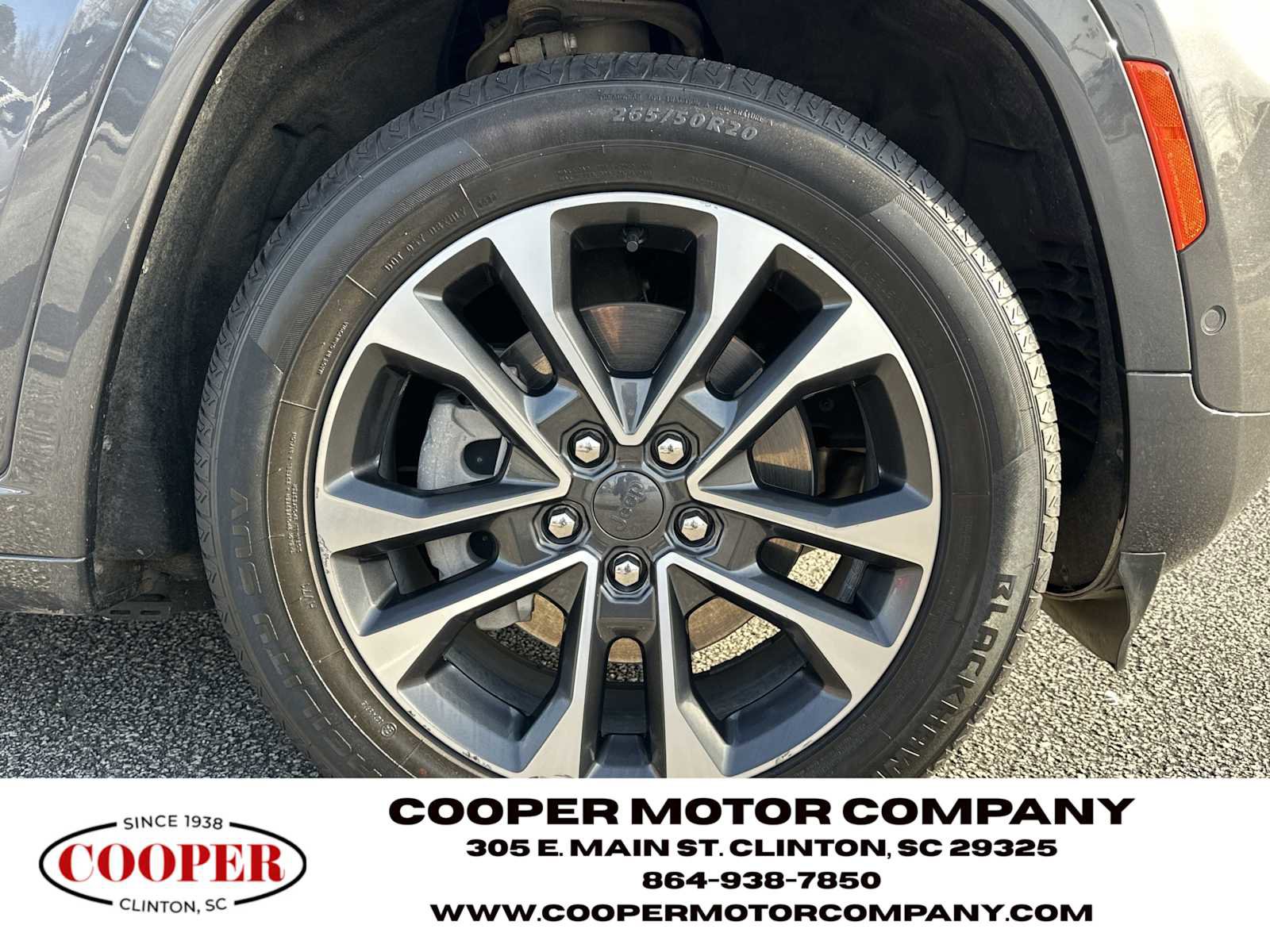 Used 2022 Jeep Grand Cherokee Overland w/ Advanced Protech Group III image 12