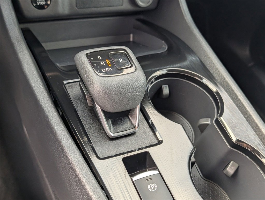 Used 2024 Nissan Rogue S image 17