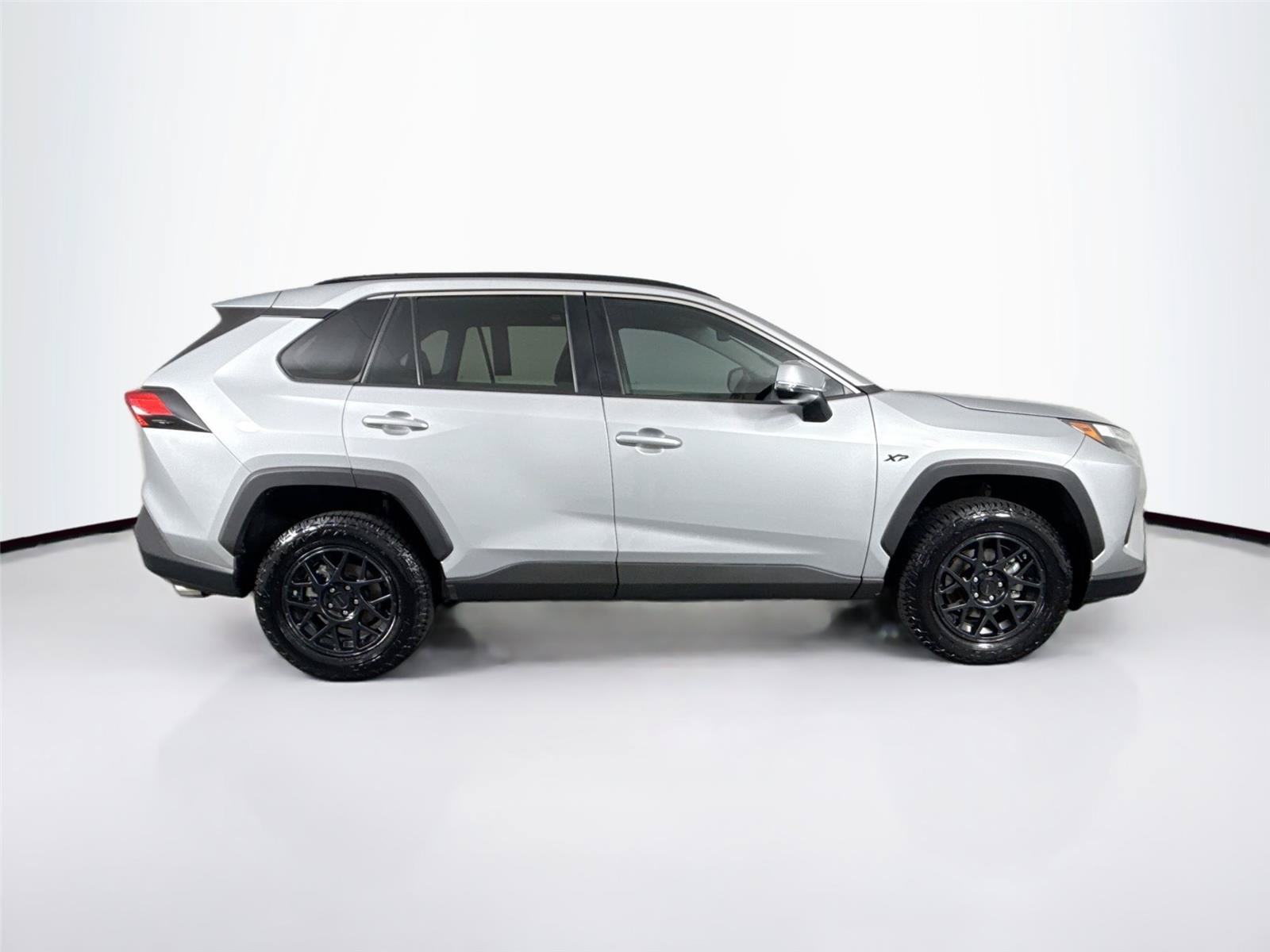 Used 2022 Toyota RAV4 XLE FWD image 9