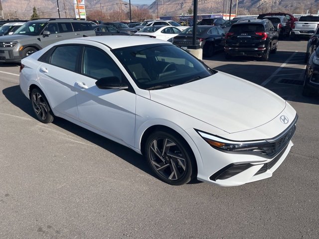 Used 2025 Hyundai Elantra SEL image 3