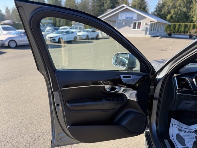 Used 2018 Volvo XC90 T6 Momentum w/ Convenience Package image 11