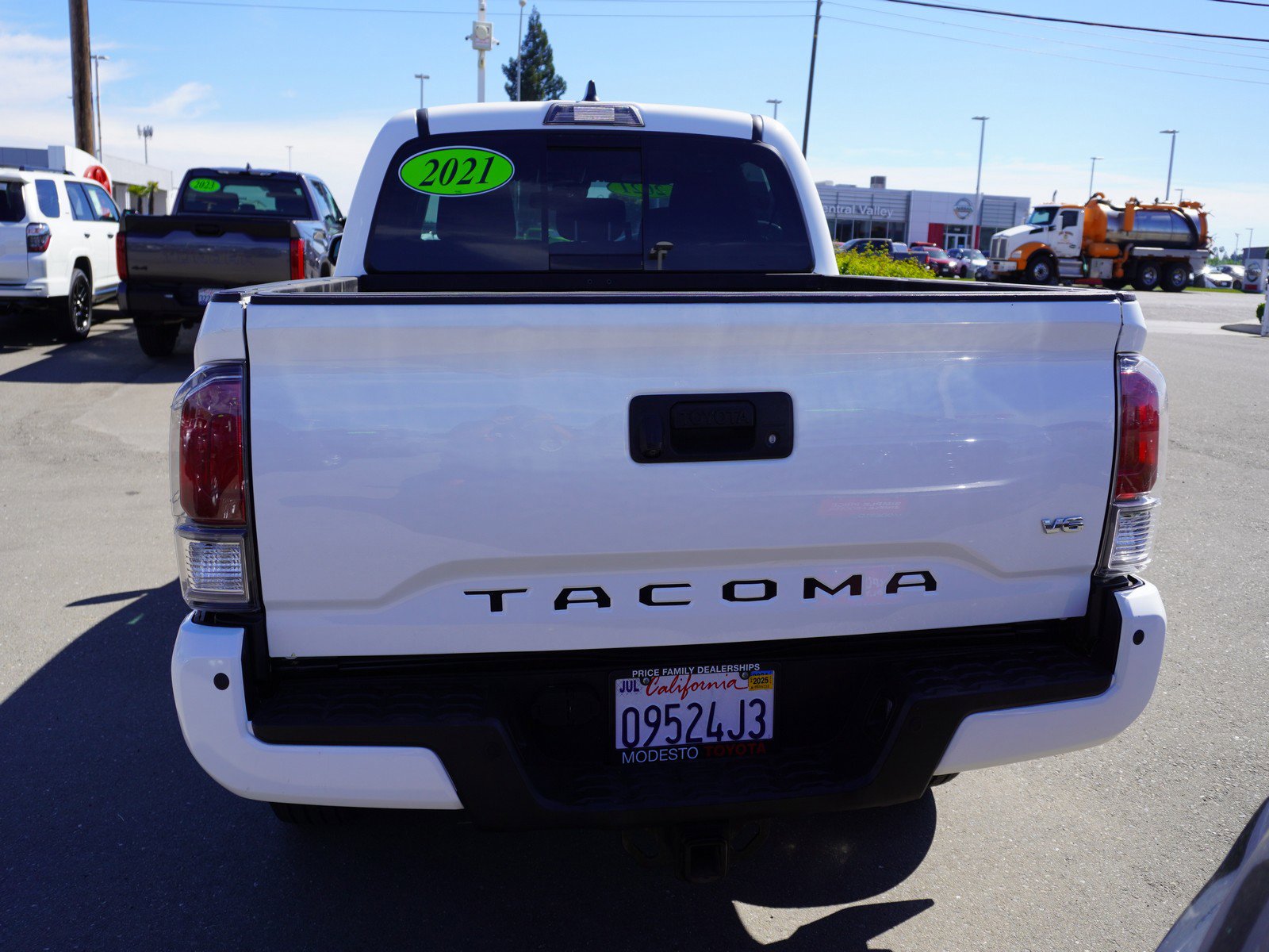 Used 2021 Toyota Tacoma TRD Off-Road w/ Technology Package image 10