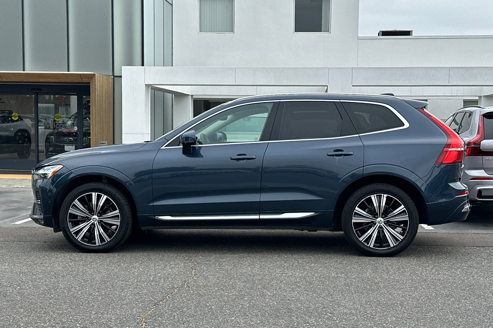 Certified 2023 Volvo XC60 B5 Plus w/ Protection Package Premier FWD image 7