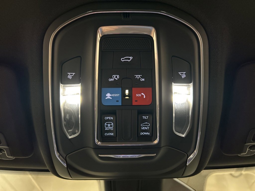 Used 2025 Jeep Grand Cherokee L Altitude image 28