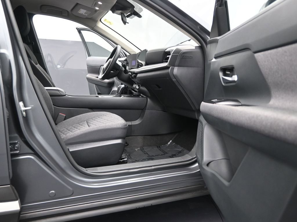 Used 2025 Nissan Kicks SV image 17