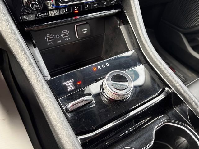 Used 2023 Jeep Grand Cherokee L Limited w/ Black Appearance Package image 24