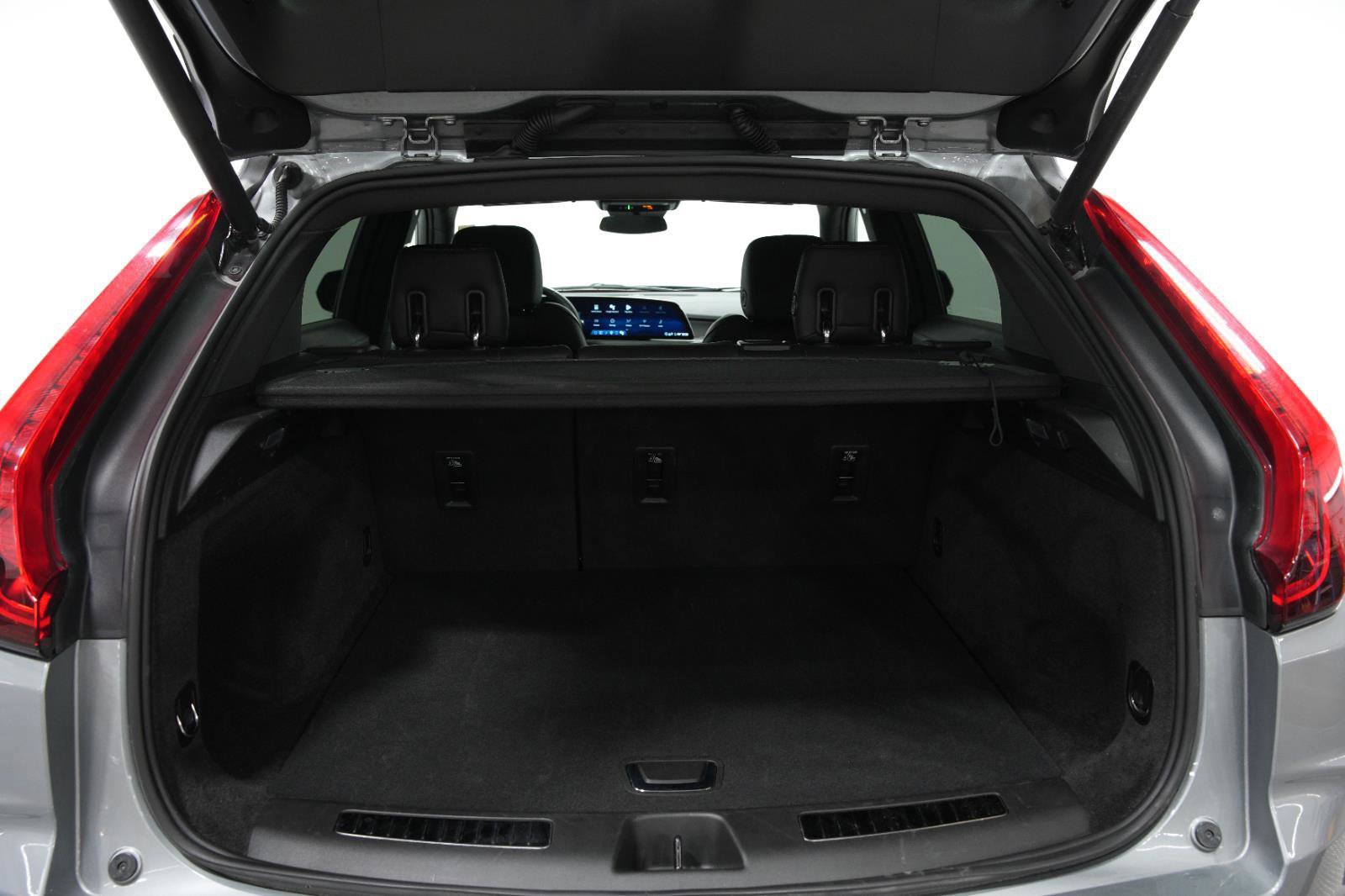 Used 2025 Cadillac XT4 Premium Luxury image 13