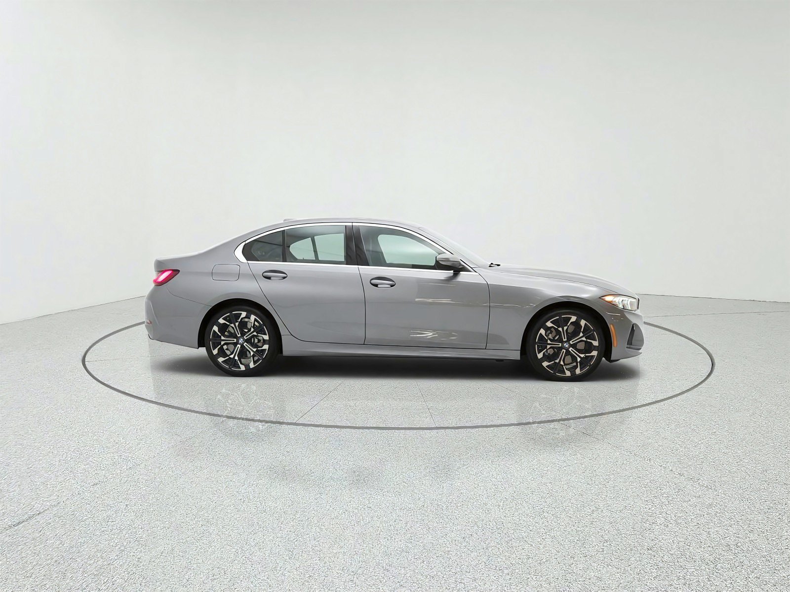 Used 2025 BMW 330i Sedan w/ Convenience Package RWD image 4
