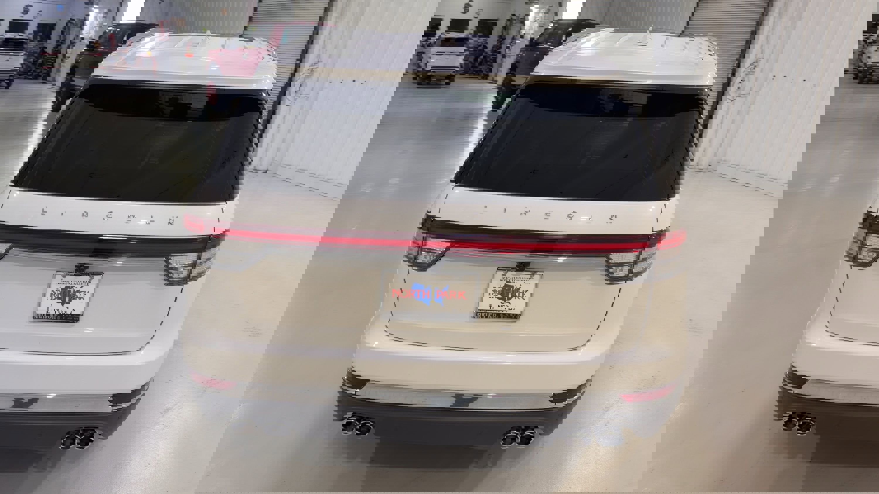 Used 2023 Lincoln Aviator AWD w/ Premium Package image 8